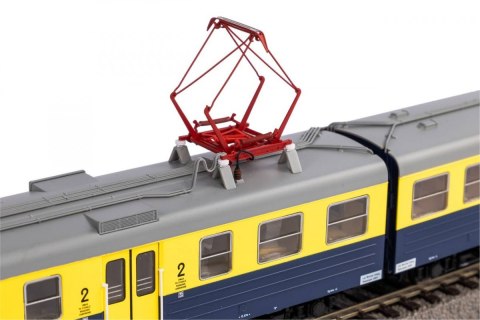 Electric multiple unit EN57-925 PKP