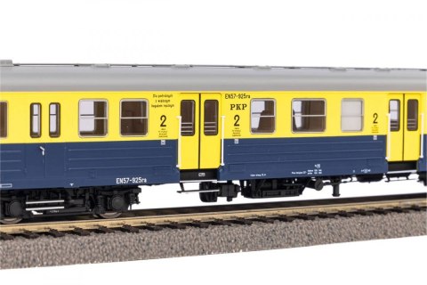 Electric multiple unit EN57-925 PKP