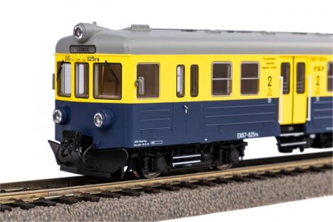 Electric multiple unit EN57-925 PKP